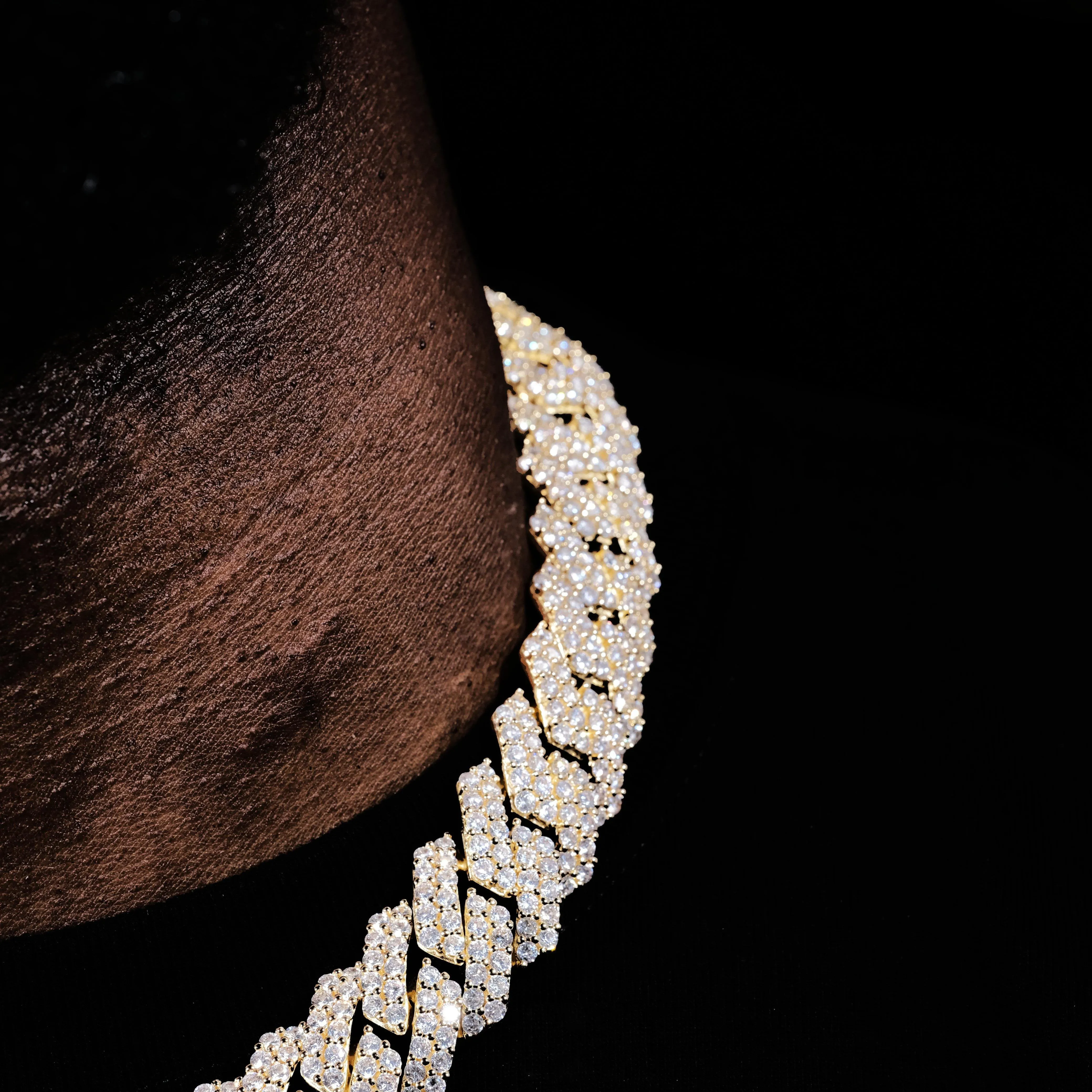 19mm 2-Row Iced Prong Cuban Chain In 18K Gold (Reward)